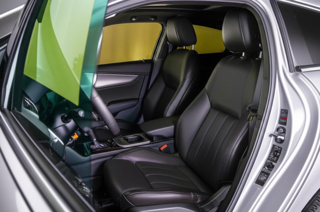 Nội thất xe ô tô được bảo vệ khỏi nắng nóng và tia UV nhờ dán phim cách nhiệt chất lượng